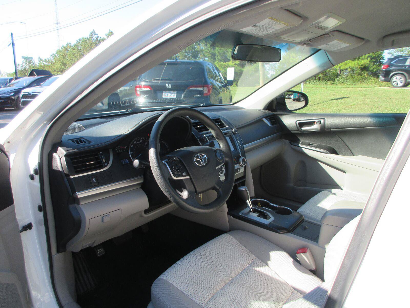 Used 2014 Toyota Camry LE FWD image 6