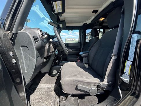 Used 2018 Jeep Wrangler Unlimited Sport AWD/4WD image 6