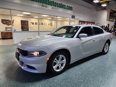 Used 2021 Dodge Charger SXT w/ Leather Interior Group image 2
