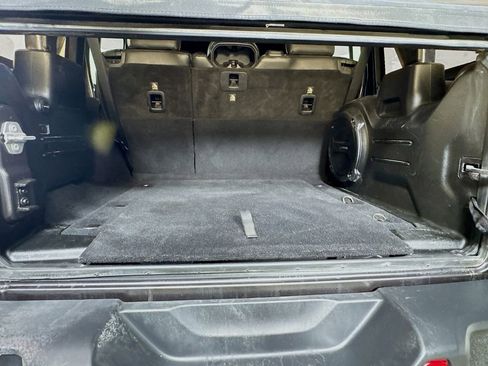 Used 2018 Jeep Wrangler Unlimited Sahara image 30