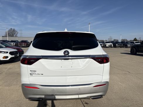 Used 2024 Buick Enclave Premium image 4