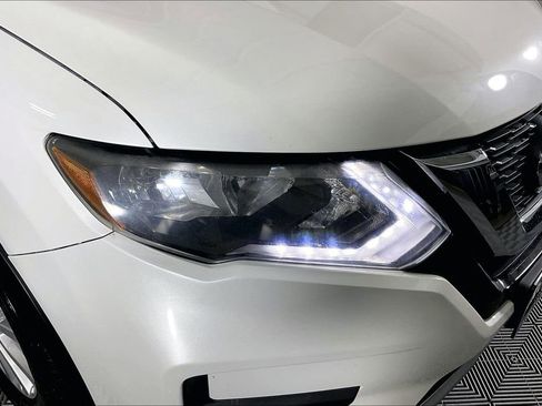 Used 2017 Nissan Rogue SV AWD/4WD image 41