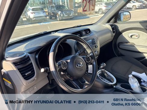 Used 2016 Kia Soul + image 3
