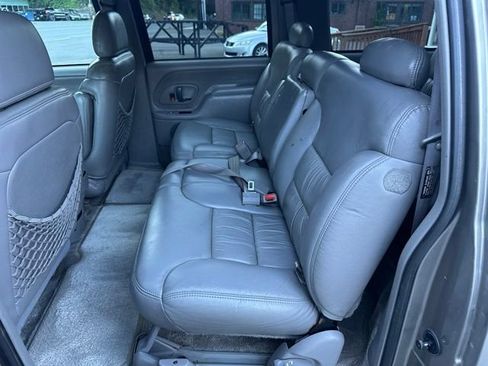 Used 1999 Chevrolet Suburban 4WD image 10