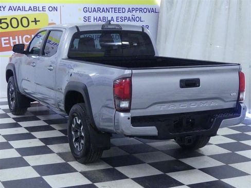 Used 2019 Toyota Tacoma TRD Off-Road w/ Technology Package AWD/4WD image 4
