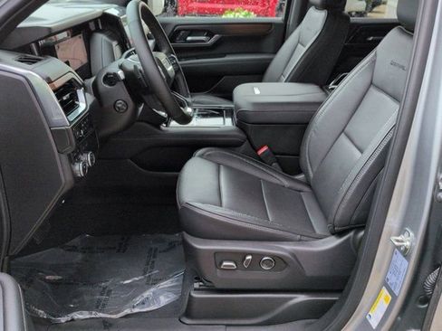 Used 2025 GMC Yukon XL Denali AWD/4WD image 8