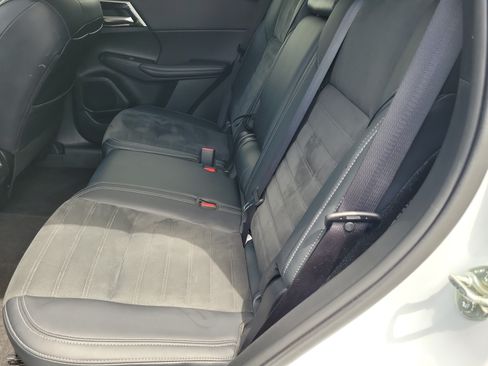 Used 2024 Mitsubishi Outlander SE AWD/4WD image 14