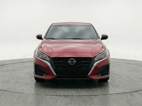 Used 2025 Nissan Altima 2.5 SV image 2