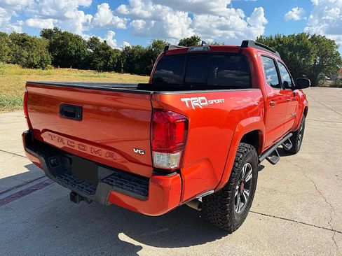 Used 2016 Toyota Tacoma TRD Sport w/ Towing Package RWD image 4