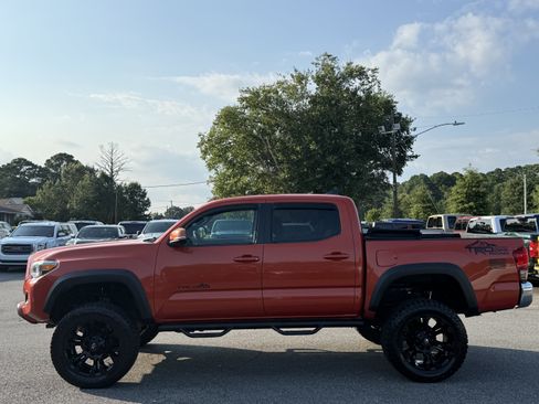 Used 2016 Toyota Tacoma TRD Off-Road w/ Towing Package AWD/4WD image 10