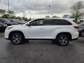 Used 2019 Toyota Highlander Plus video 3
