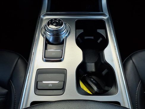 Used 2022 Ford Edge SEL w/ Convenience Package image 11