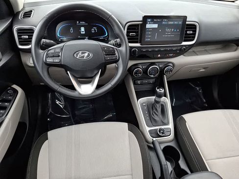 Certified 2025 Hyundai Venue SEL FWD image 10