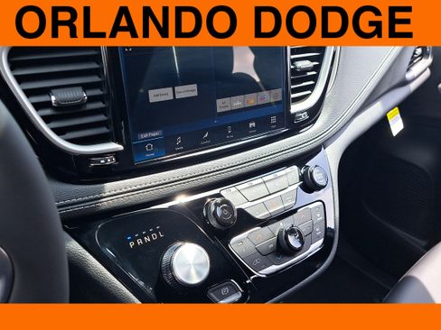 New 2026 Chrysler Pacifica Select image 17