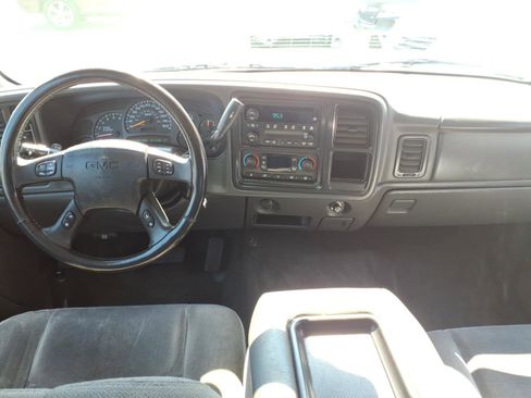 Used 2005 GMC Sierra 1500 SLE w/ Light Duty Power Package AWD/4WD image 8
