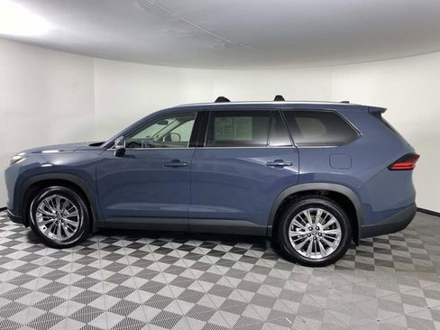 Used 2025 Toyota Grand Highlander Platinum image 5