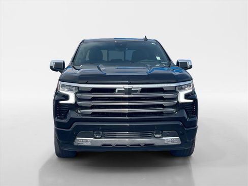 Used 2025 Chevrolet Silverado 1500 High Country AWD/4WD image 2