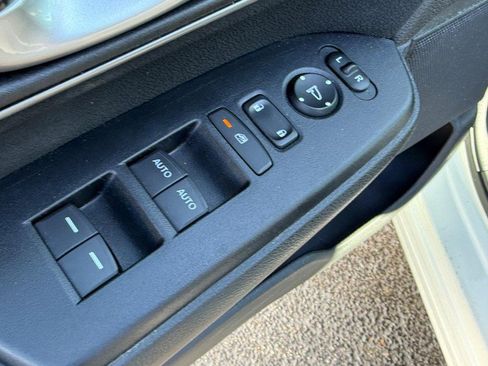 Used 2017 Honda CR-V EX image 16