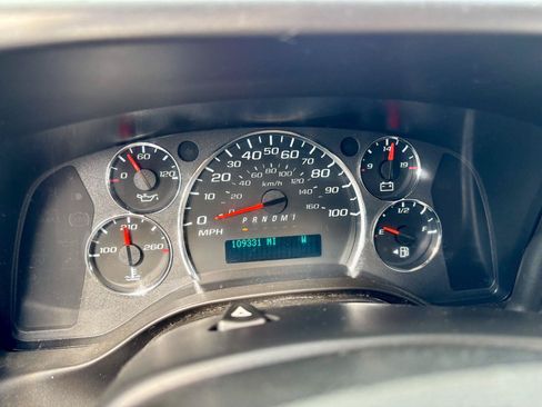 Used 2021 Chevrolet Express 3500 w/ Driver Convenience Package RWD image 29