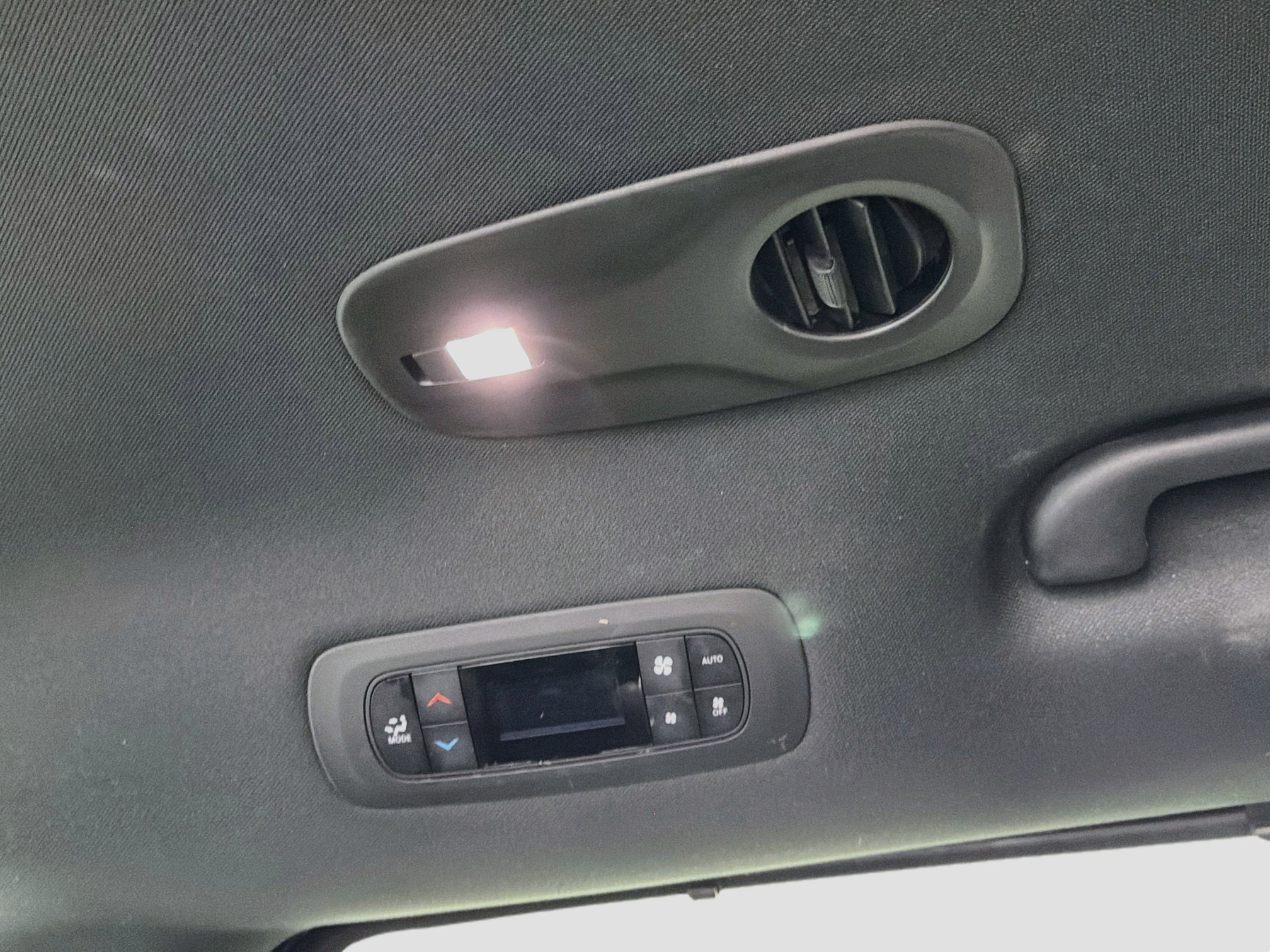 Used 2025 Chrysler Pacifica Select FWD image 27