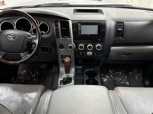 Used 2010 Toyota Sequoia Platinum image 27