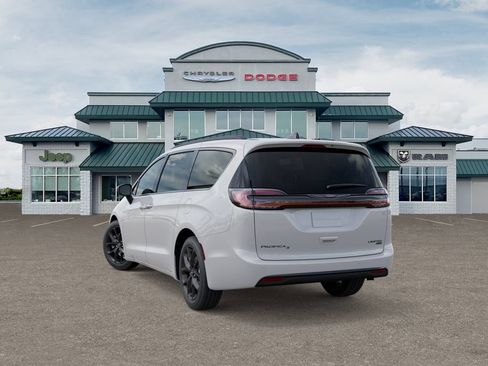 New 2026 Chrysler Pacifica Limited w/ S Appearance Package AWD/4WD image 4