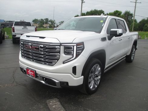Certified 2023 GMC Sierra 1500 Denali w/ Denali Reserve Package AWD/4WD image 11