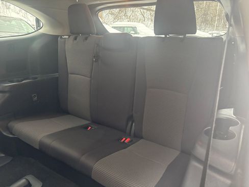 Used 2025 Toyota Highlander LE image 30