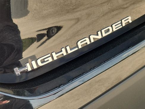 Used 2022 Toyota Highlander L FWD image 30