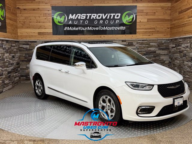Used 2022 Chrysler Pacifica Limited FWD image 1