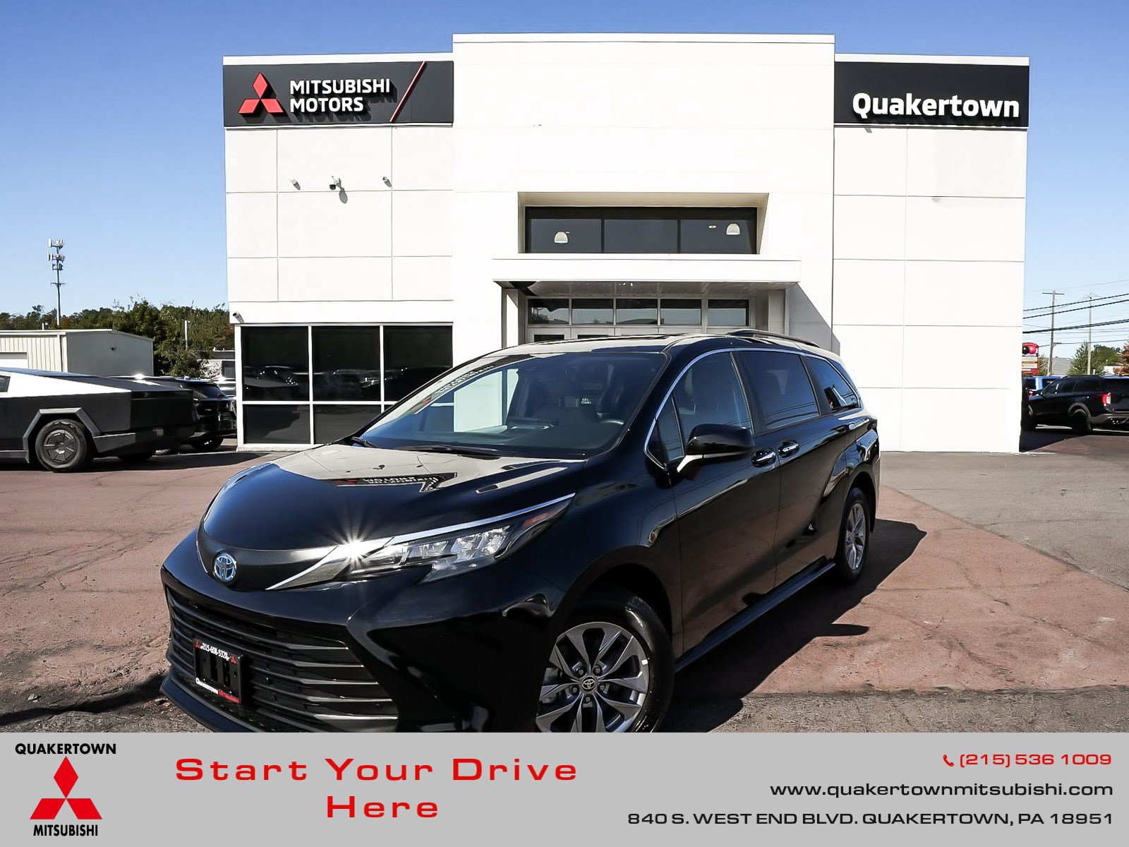 Used 2025 Toyota Sienna XLE FWD image 1