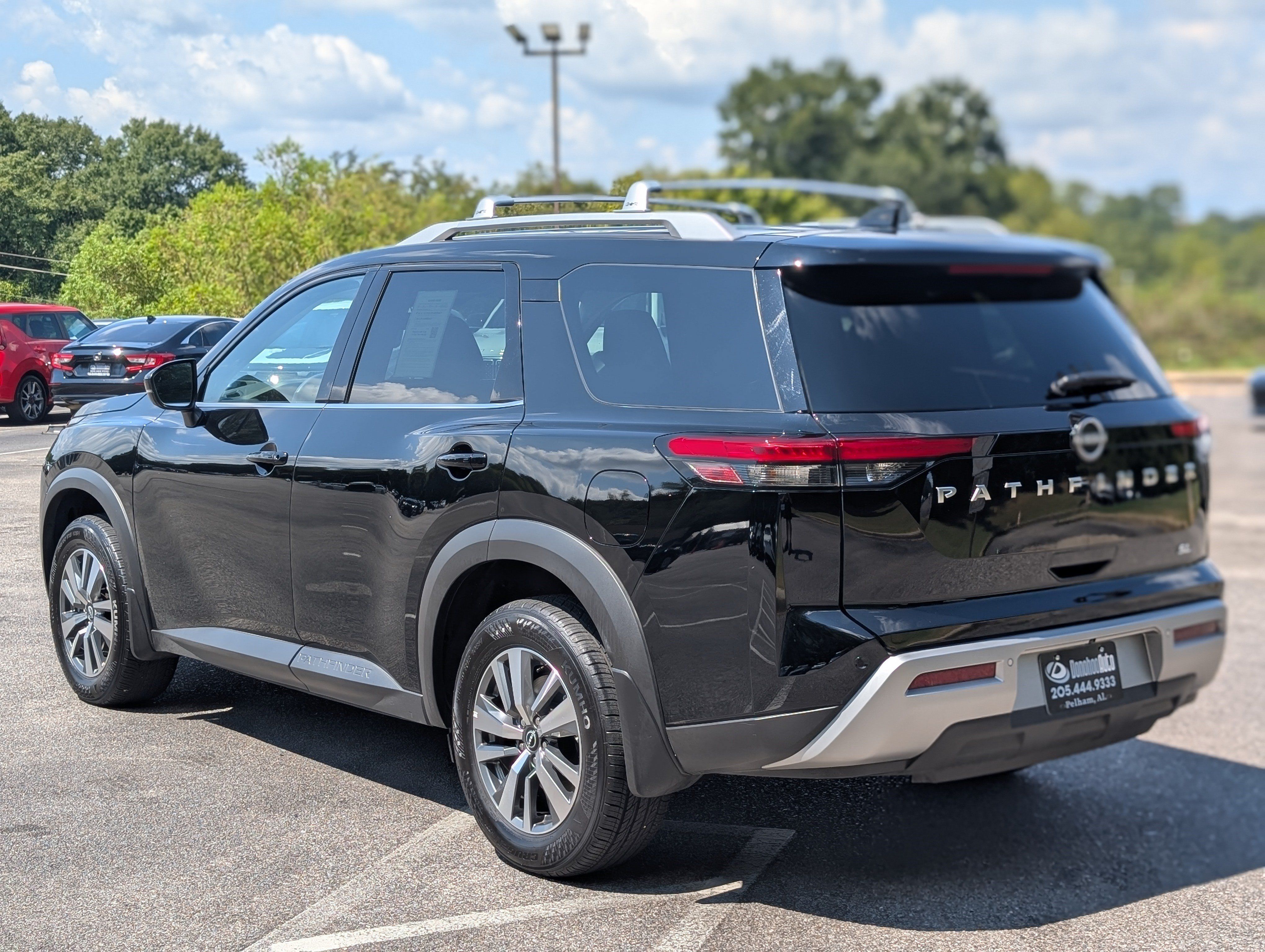 Used 2025 Nissan Pathfinder SL FWD image 7