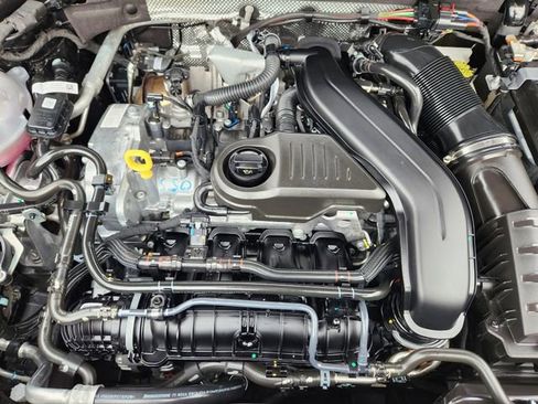 Certified 2025 Volkswagen Taos S image 28