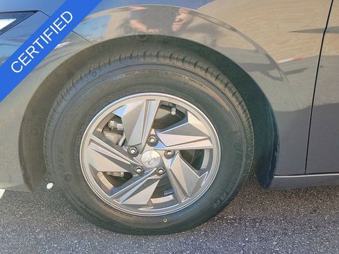 Used 2024 Hyundai Elantra SE image 13