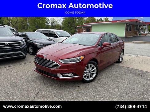 Used 2017 Ford Fusion SE w/ Fusion SE Technology Package FWD image 1
