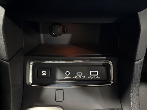 Certified 2025 Subaru Ascent Limited w/ Popular Package #1 image 22