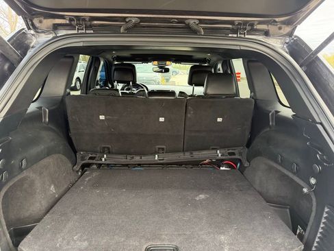 Used 2018 Jeep Grand Cherokee Altitude RWD image 5