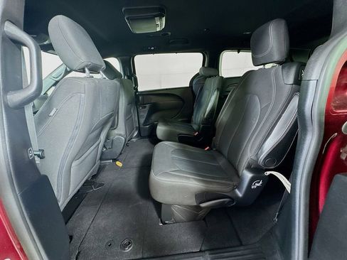 Used 2020 Chrysler Pacifica Touring w/ S Appearance Package image 29