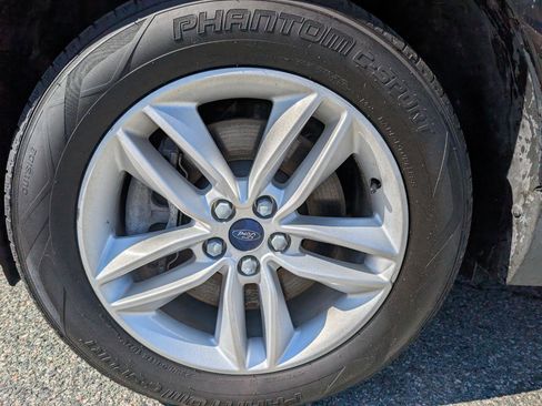 Used 2015 Ford Edge SEL image 3