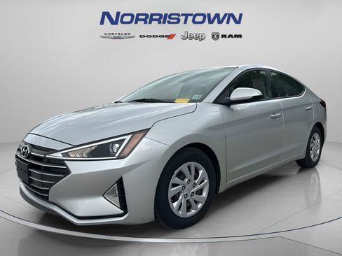Used 2020 Hyundai Elantra SE w/ Cargo Package (C1) FWD image 3