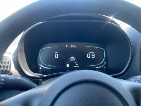 Used 2025 Kia Soul LX w/ LX Technology Package FWD image 35