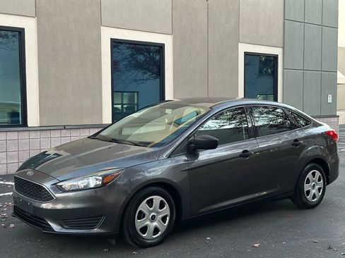 Used 2018 Ford Focus S image 3
