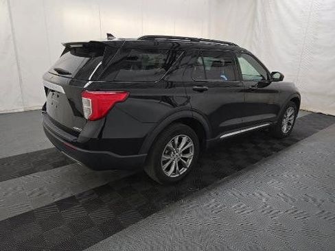Used 2022 Ford Explorer XLT w/ Equipment Group 202A AWD/4WD image 4
