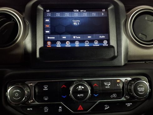 Used 2018 Jeep Wrangler Sport AWD/4WD image 23