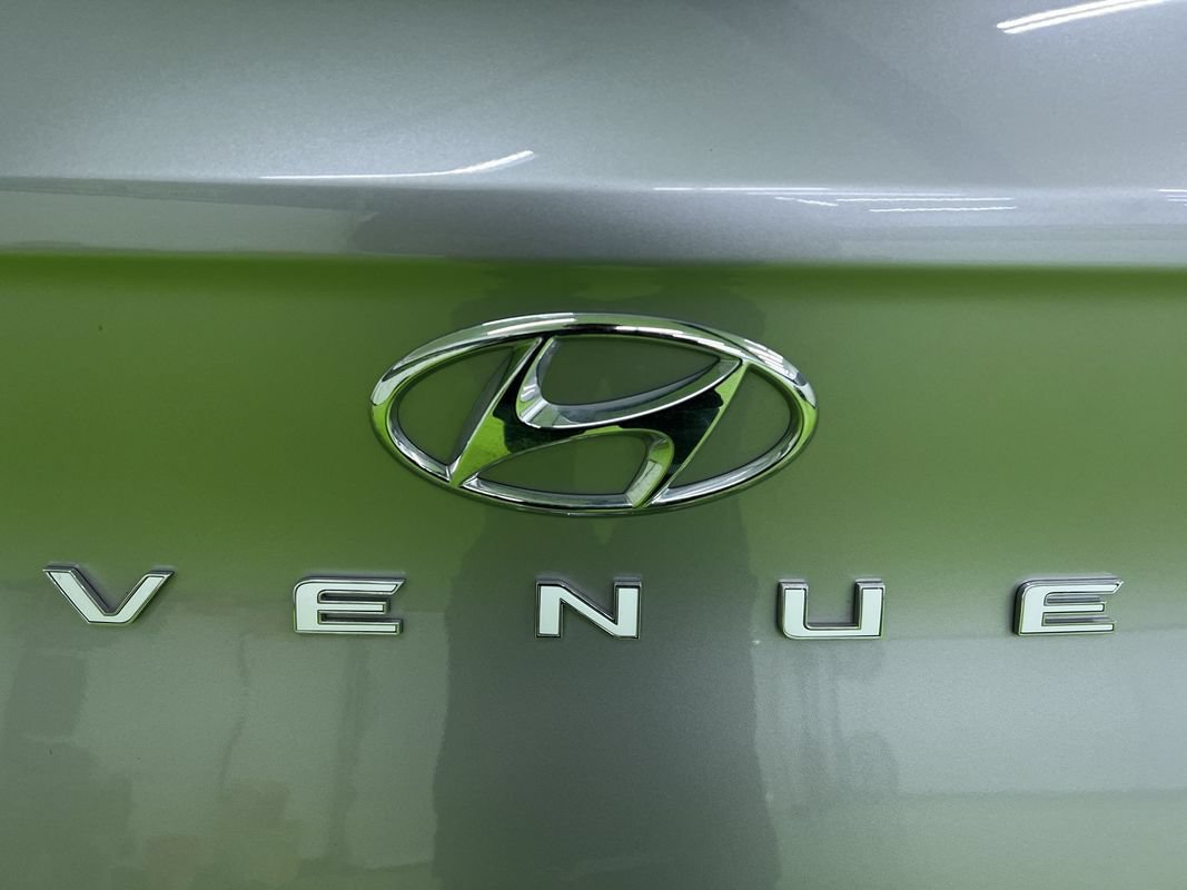 Used 2024 Hyundai Venue SEL FWD image 12