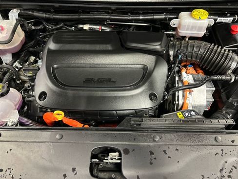 Used 2024 Chrysler Pacifica Select image 27