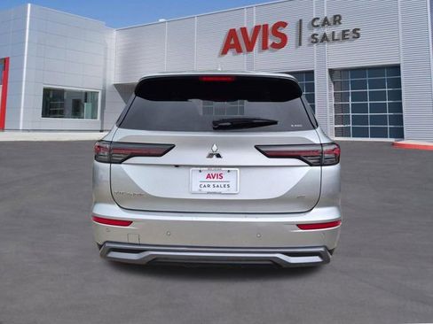 Used 2025 Mitsubishi Outlander SE AWD/4WD image 6
