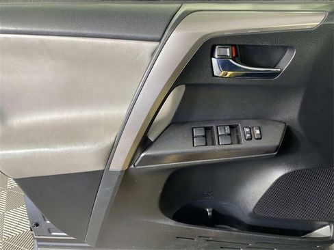 Used 2018 Toyota RAV4 XLE image 25