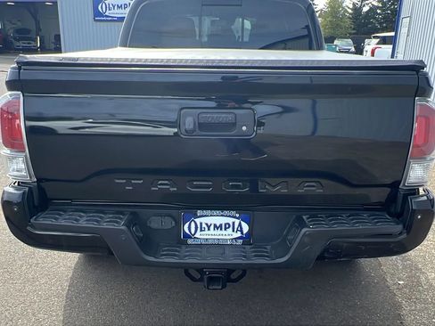 Used 2020 Toyota Tacoma TRD Off-Road w/ Technology Package AWD/4WD image 9