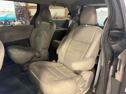Used 2017 Toyota Sienna XLE AWD/4WD image 12